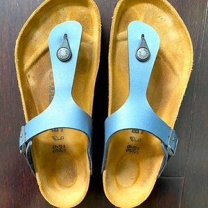 Like new Birkenstock Gizeh Burko-Flor sandals.